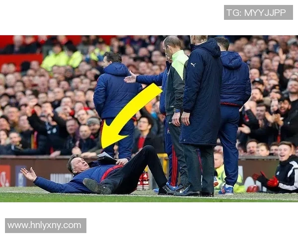 球星驾车闯入足球赛场引热议 意外瞬间成为全场焦点