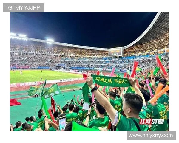 中国足球球星卡线下店盛大开幕球迷热情参与体验足球文化新风潮